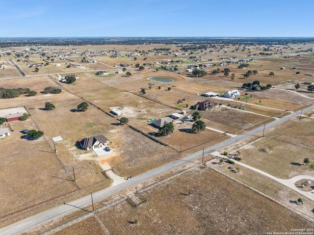131 Scenic hills, La Vernia, TX 78121