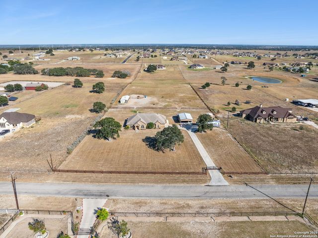 131 Scenic hills, La Vernia, TX 78121