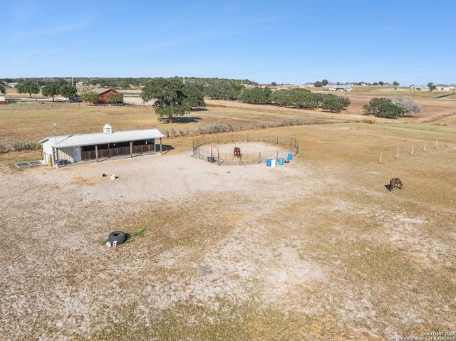 131 Scenic hills, La Vernia, TX 78121