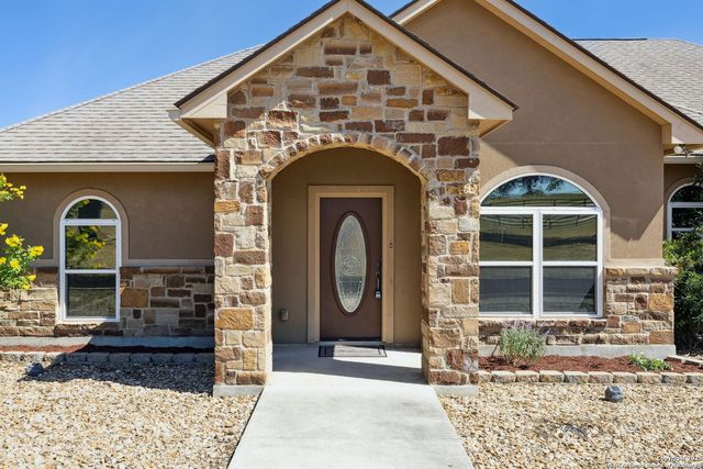 131 Scenic hills, La Vernia, TX 78121