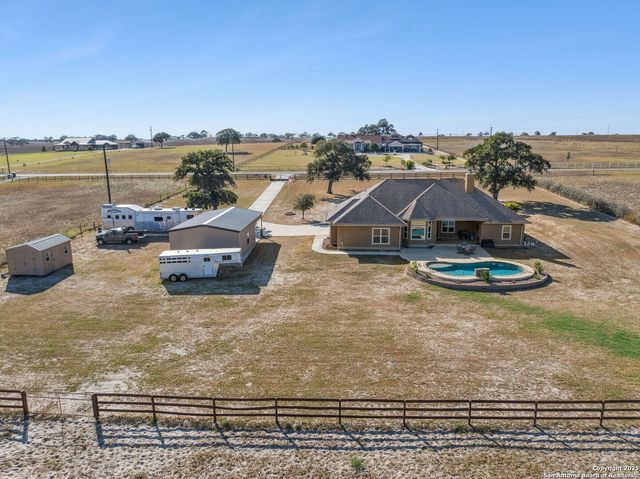 131 Scenic hills, La Vernia, TX 78121