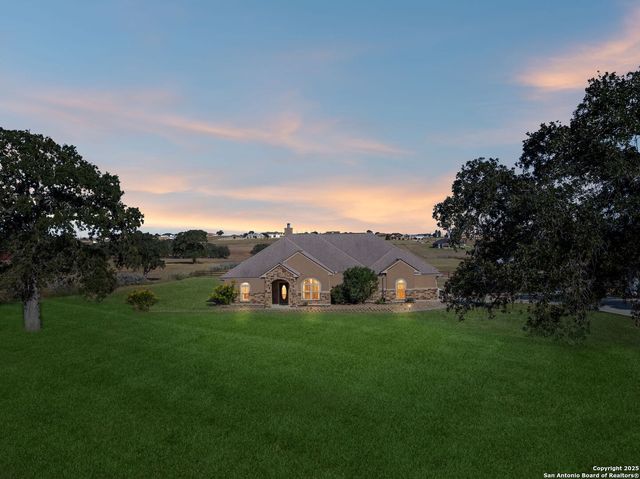 131 Scenic hills, La Vernia, TX 78121
