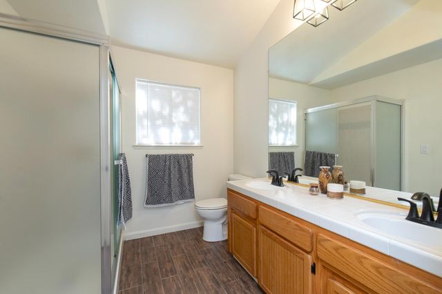 10781 N Windham Bay Circle, Fresno, CA 93730