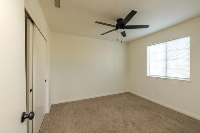 10781 N Windham Bay Circle, Fresno, CA 93730