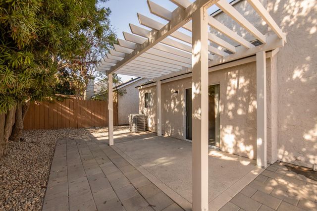 10781 N Windham Bay Circle, Fresno, CA 93730