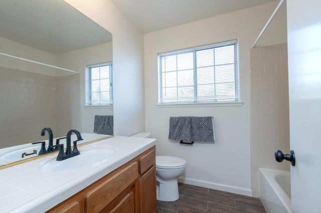 10781 N Windham Bay Circle, Fresno, CA 93730