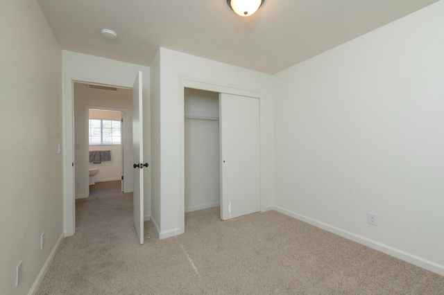 10781 N Windham Bay Circle, Fresno, CA 93730