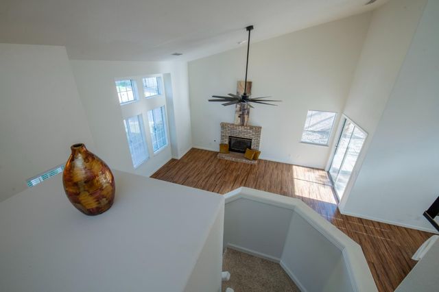 10781 N Windham Bay Circle, Fresno, CA 93730