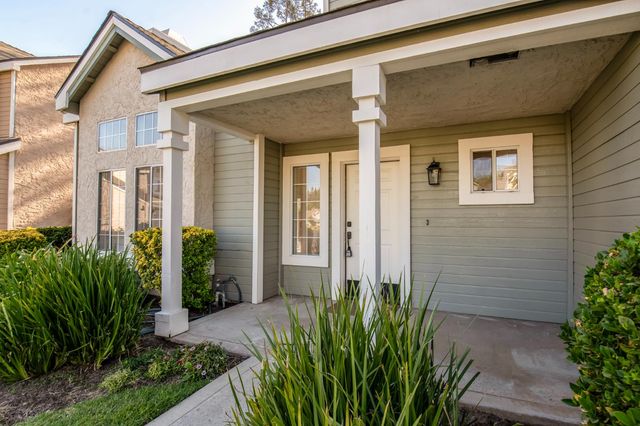 10781 N Windham Bay Circle, Fresno, CA 93730