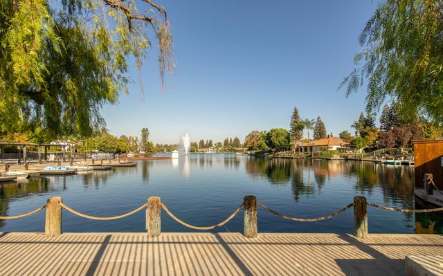 10781 N Windham Bay Circle, Fresno, CA 93730