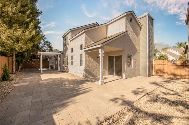 10781 N Windham Bay Circle, Fresno, CA 93730