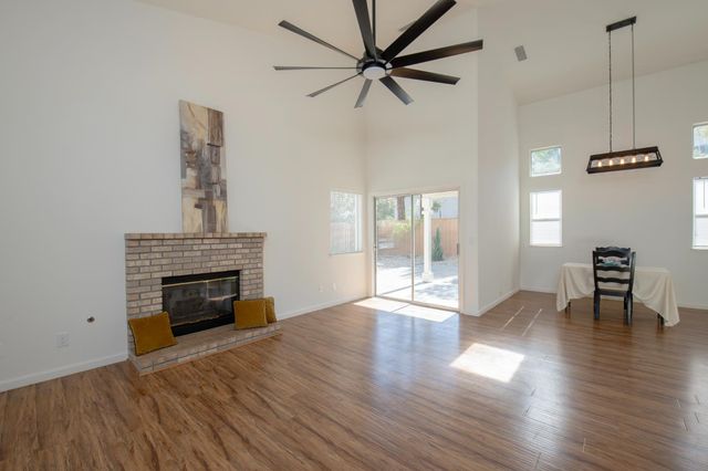 10781 N Windham Bay Circle, Fresno, CA 93730