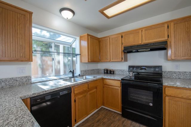 10781 N Windham Bay Circle, Fresno, CA 93730