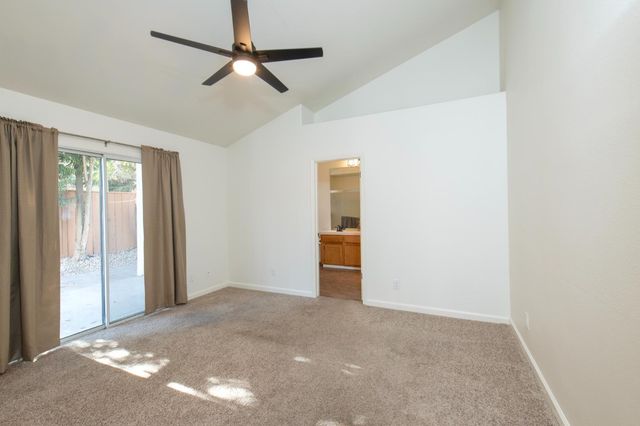 10781 N Windham Bay Circle, Fresno, CA 93730