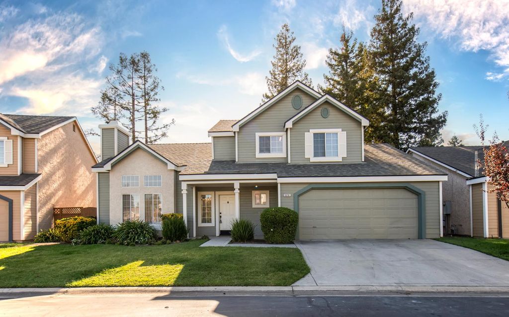 10781 N Windham Bay Circle, Fresno, CA 93730