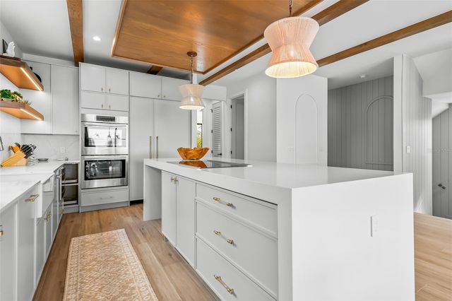 2109 AVENUE C, Bradenton Beach, FL 34217