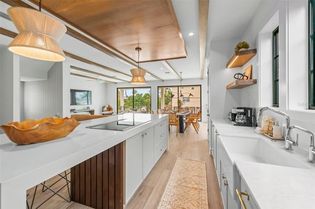 2109 AVENUE C, Bradenton Beach, FL 34217