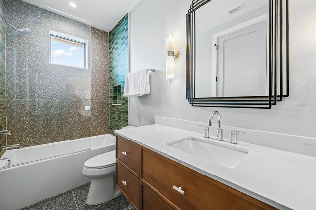 2109 AVENUE C, Bradenton Beach, FL 34217