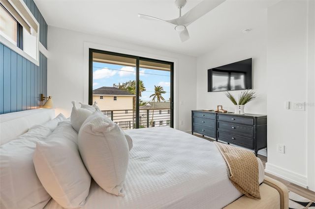 2109 AVENUE C, Bradenton Beach, FL 34217