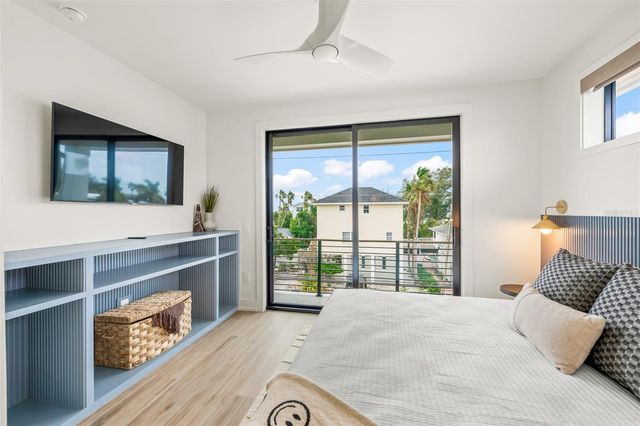 2109 AVENUE C, Bradenton Beach, FL 34217