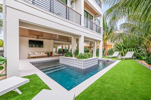 2109 AVENUE C, Bradenton Beach, FL 34217