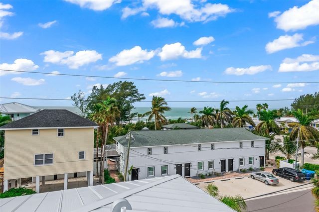 2109 AVENUE C, Bradenton Beach, FL 34217