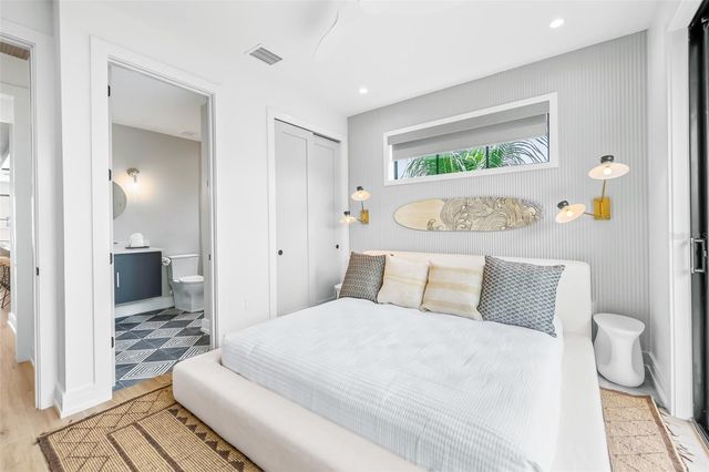 2109 AVENUE C, Bradenton Beach, FL 34217