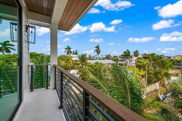 2109 AVENUE C, Bradenton Beach, FL 34217