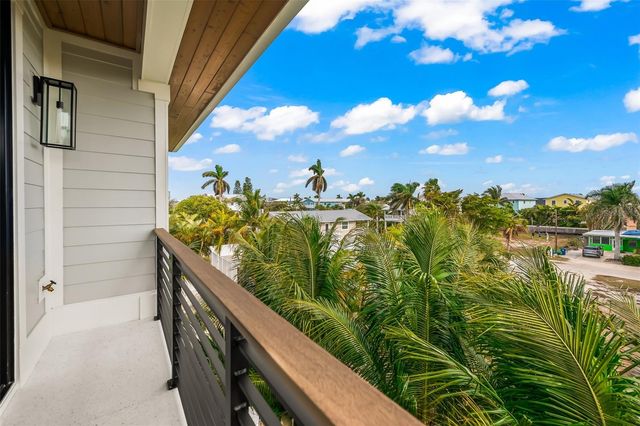 2109 AVENUE C, Bradenton Beach, FL 34217