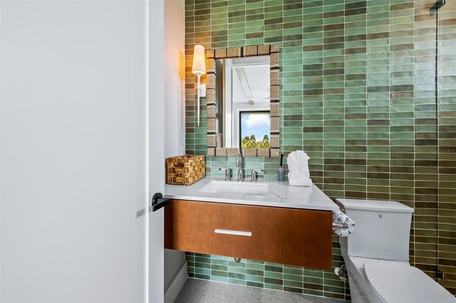 2109 AVENUE C, Bradenton Beach, FL 34217