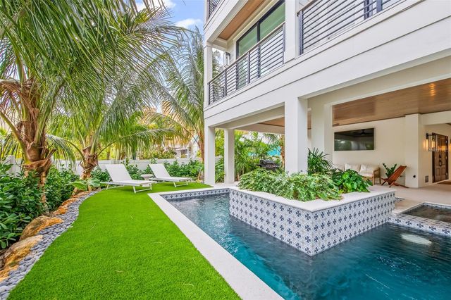 2109 AVENUE C, Bradenton Beach, FL 34217