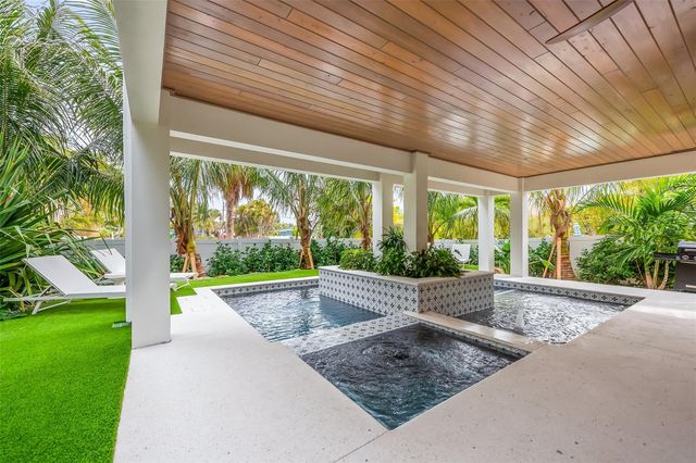 2109 AVENUE C, Bradenton Beach, FL 34217