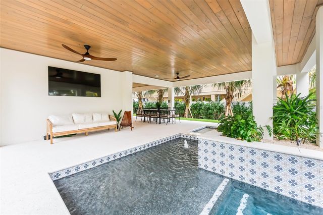 2109 AVENUE C, Bradenton Beach, FL 34217