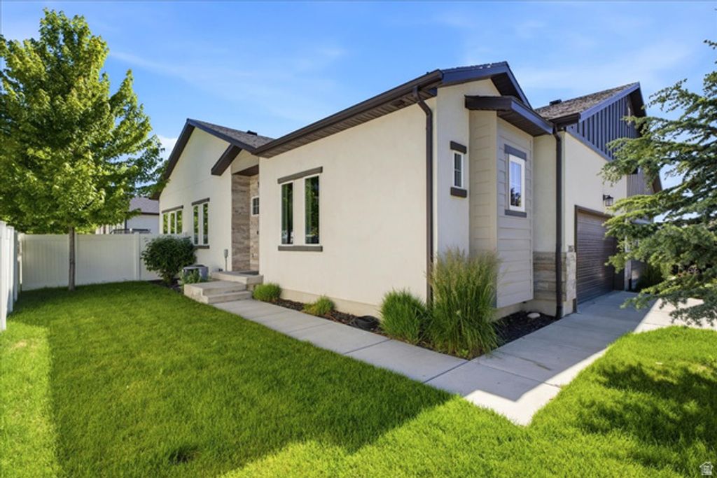 Image 3 of property listing at 7062 S 300 E, Midvale, UT 84047