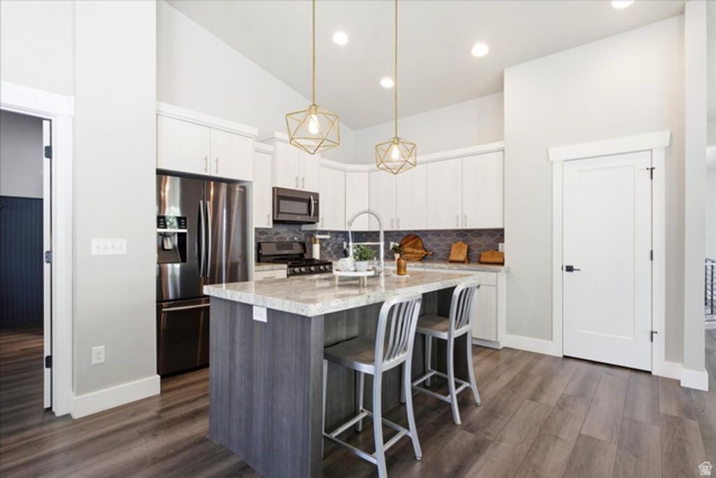 Image 9 of property listing at 7062 S 300 E, Midvale, UT 84047