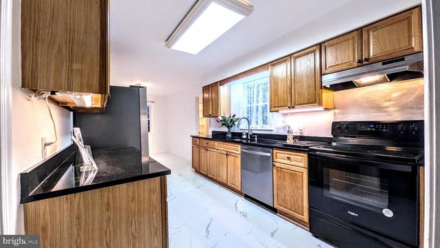 8835 TUCKERMAN LN, Potomac, MD 20854