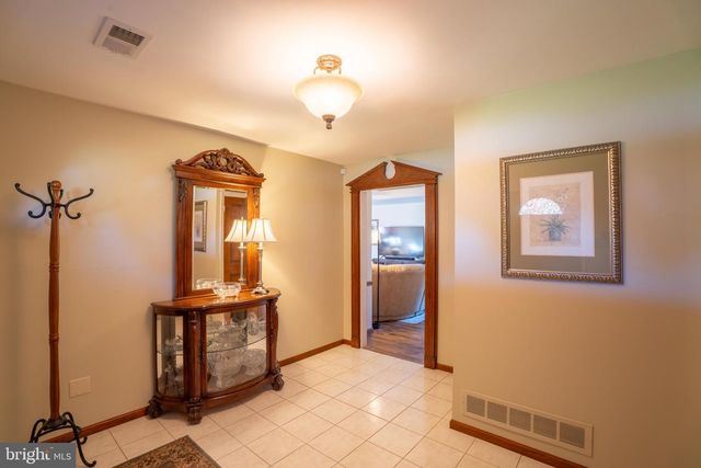 72 EAGLE MOUNT DR, Richboro, PA 18954