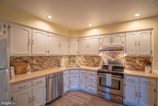 72 EAGLE MOUNT DR, Richboro, PA 18954