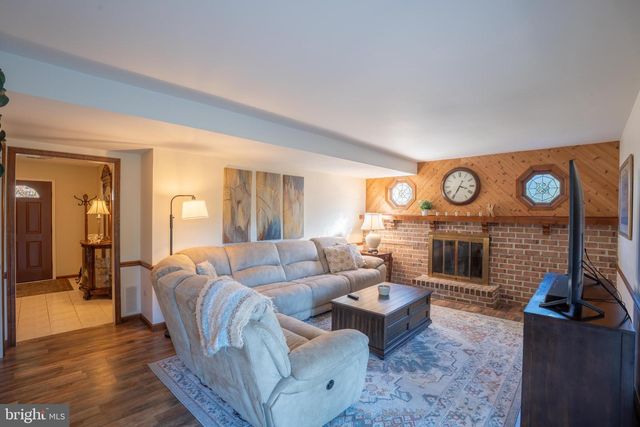 72 EAGLE MOUNT DR, Richboro, PA 18954