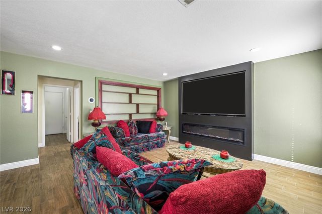 1549 Silver Glen Avenue, Las Vegas, NV 89123