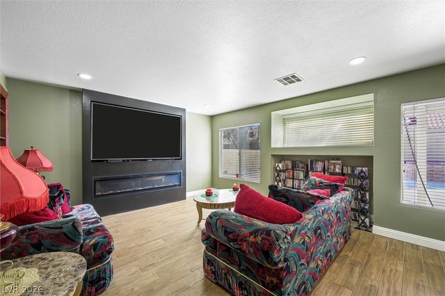 1549 Silver Glen Avenue, Las Vegas, NV 89123