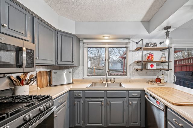 3714 Skyline Drive, Des Moines, IA 50310