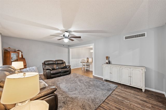 3714 Skyline Drive, Des Moines, IA 50310