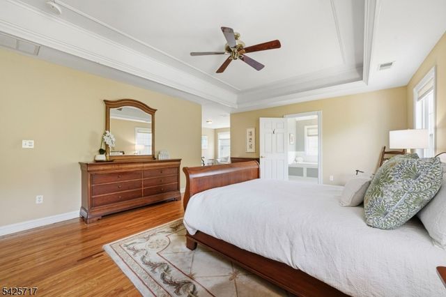6 Wolfe Run Ct, Washington Twp., NJ 07853
