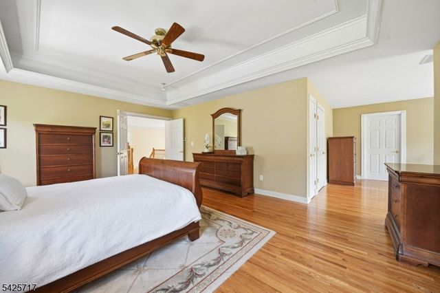 6 Wolfe Run Ct, Washington Twp., NJ 07853