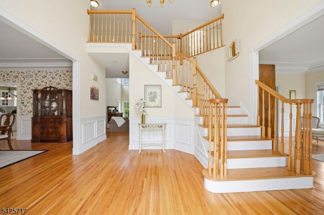 6 Wolfe Run Ct, Washington Twp., NJ 07853