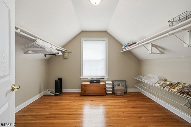 6 Wolfe Run Ct, Washington Twp., NJ 07853