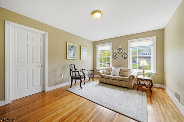6 Wolfe Run Ct, Washington Twp., NJ 07853