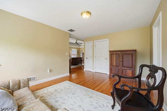 6 Wolfe Run Ct, Washington Twp., NJ 07853