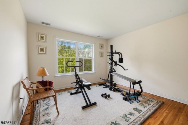 6 Wolfe Run Ct, Washington Twp., NJ 07853